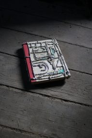 Youri Jonhson : Staying With The Darkness - Non Fiction